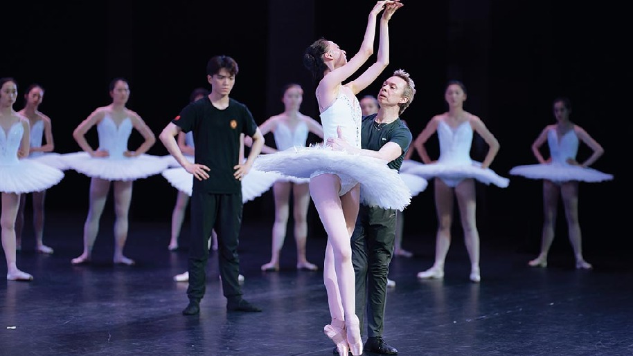 “世纪舞者”马拉霍夫：用芭蕾讲好中国故事