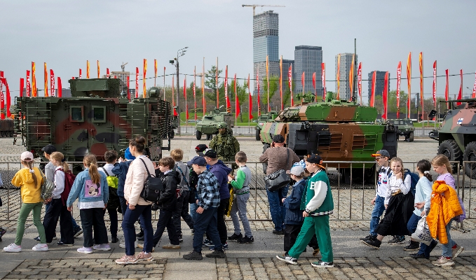 莫斯科展出俄军缴获的西方援乌武器装备